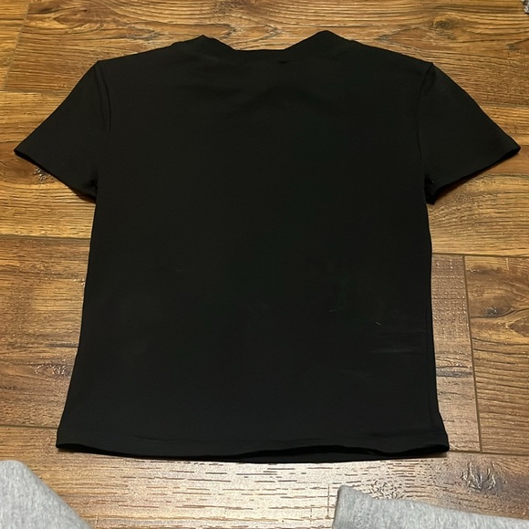 black crop top - Picture 2 of 4